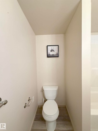 5514 93A Avenue, Edmonton, AB - Indoor Photo Showing Bathroom
