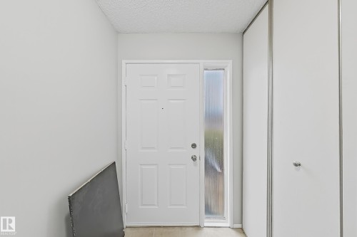 5514 93A Avenue, Edmonton, AB - Indoor Photo Showing Other Room