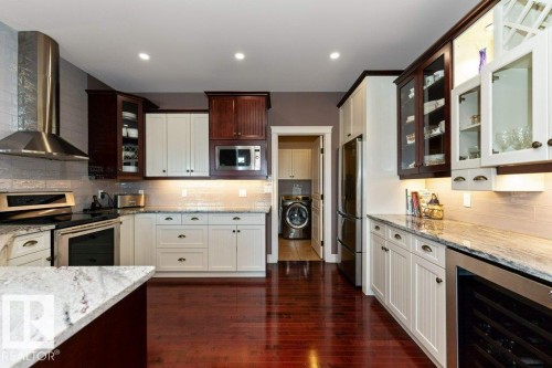 304 Caldwell Close, Edmonton, AB - Indoor Photo Showing Kitchen With Upgraded Kitchen