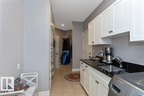304 Caldwell Close, Edmonton, AB - Indoor Photo Showing Kitchen