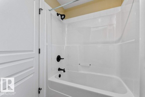 304 Caldwell Close, Edmonton, AB - Indoor Photo Showing Bathroom