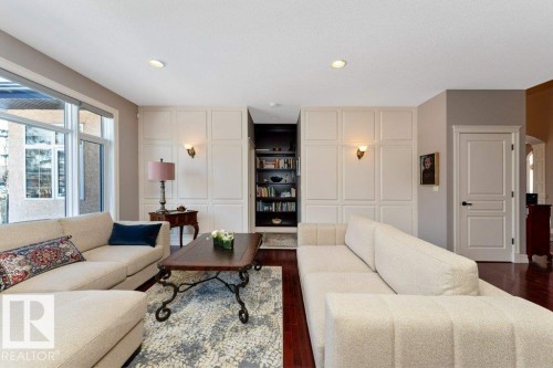 304 Caldwell Close, Edmonton, AB - Indoor Photo Showing Living Room