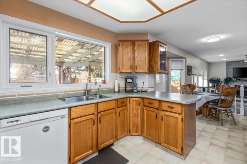 19 Deane Crescent, St. Albert, AB - Indoor Photo Showing Kitchen With Double Sink