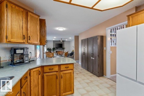 19 Deane Crescent, St. Albert, AB - Indoor Photo Showing Kitchen