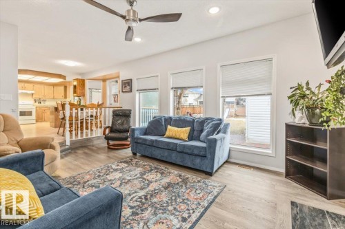 19 Deane Crescent, St. Albert, AB - Indoor Photo Showing Living Room