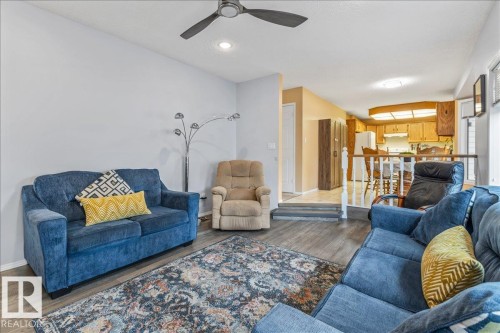 19 Deane Crescent, St. Albert, AB - Indoor Photo Showing Living Room