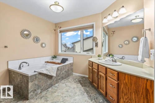 19 Deane Crescent, St. Albert, AB - Indoor Photo Showing Bathroom
