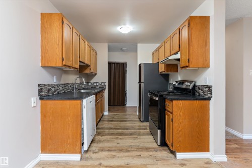 407 3610 43 Avenue, Edmonton, AB - Indoor Photo Showing Kitchen