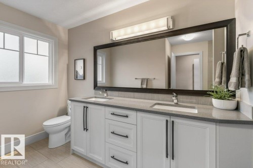 3632 Hummingbird Way, Edmonton, AB - Indoor Photo Showing Bathroom