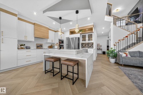 16527 3 Street, Edmonton, AB - Indoor Photo Showing Kitchen