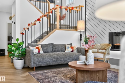 16527 3 Street, Edmonton, AB - Indoor Photo Showing Living Room