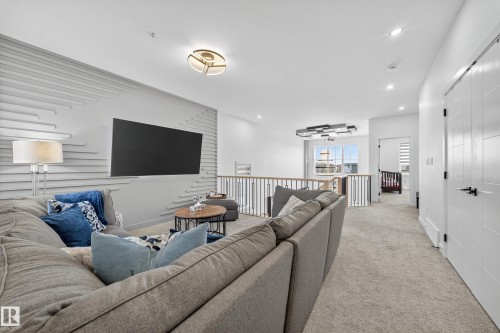 16527 3 Street, Edmonton, AB - Indoor Photo Showing Other Room