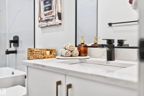 16527 3 Street, Edmonton, AB - Indoor Photo Showing Bathroom