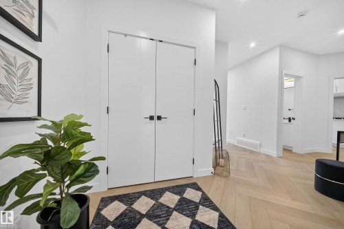 16527 3 Street, Edmonton, AB - Indoor Photo Showing Other Room