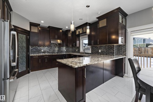 1339 Adamson Drive, Edmonton, AB - Indoor Photo Showing Kitchen With Upgraded Kitchen
