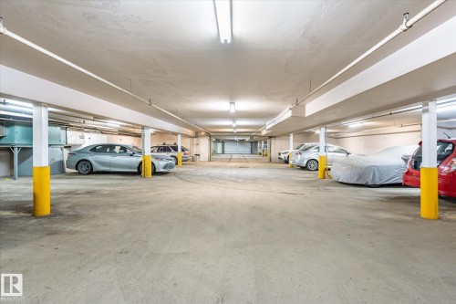 105 8811 106A Avenue, Edmonton, AB - Indoor Photo Showing Garage