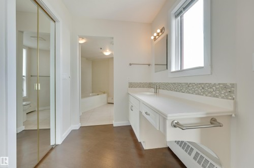 1003 12319 Jasper Avenue, Edmonton, AB - Indoor Photo Showing Bathroom