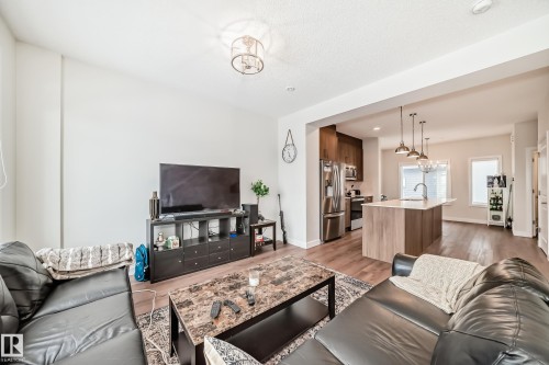 170 804 Welsh Drive, Edmonton, AB - Indoor Photo Showing Living Room
