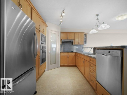 302 1589 Glastonbury Boulevard, Edmonton, AB - Indoor Photo Showing Kitchen
