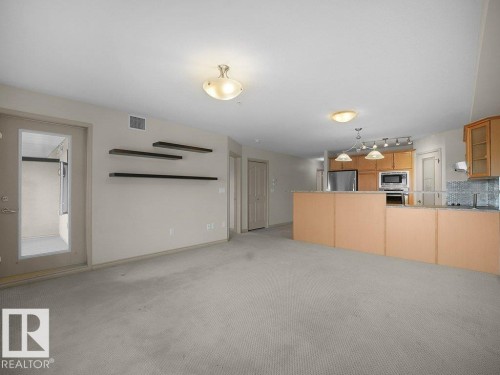 302 1589 Glastonbury Boulevard, Edmonton, AB - Indoor Photo Showing Kitchen