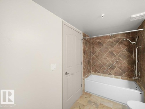 302 1589 Glastonbury Boulevard, Edmonton, AB - Indoor Photo Showing Bathroom