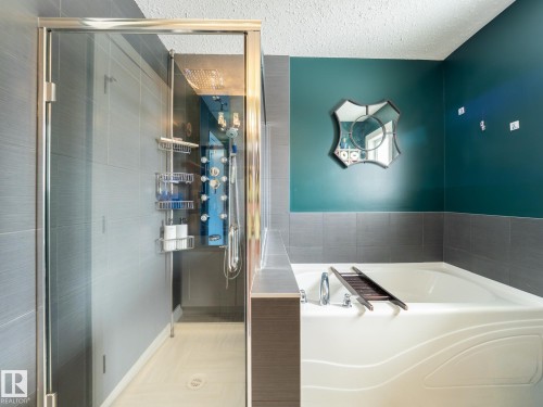13035 132 Avenue, Edmonton, AB - Indoor Photo Showing Bathroom