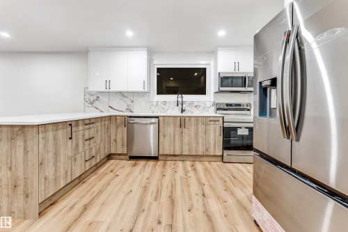 4616 32 Avenue, Edmonton, AB - Indoor Photo Showing Kitchen