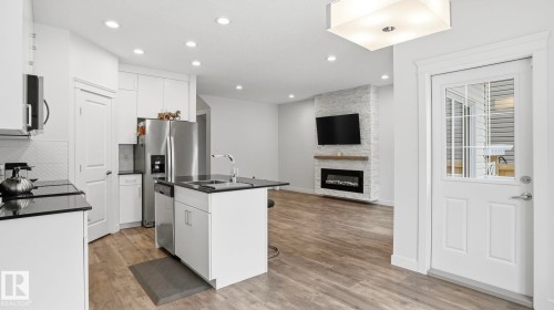 4112 171 Avenue, Edmonton, AB - Indoor Photo Showing Kitchen With Upgraded Kitchen