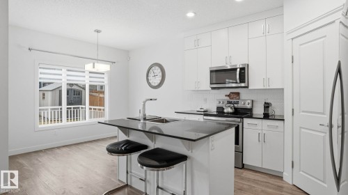 4112 171 Avenue, Edmonton, AB - Indoor Photo Showing Kitchen With Upgraded Kitchen