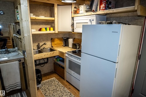 635-59201 Range Rd 95, Rural St. Paul County, AB - Indoor Photo Showing Kitchen With Double Sink