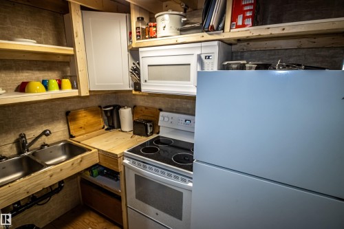 635-59201 Range Rd 95, Rural St. Paul County, AB - Indoor Photo Showing Kitchen With Double Sink