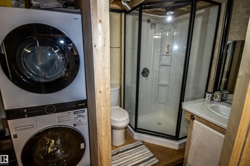 635-59201 Range Rd 95, Rural St. Paul County, AB - Indoor Photo Showing Laundry Room