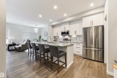 27 Prospect Place, Spruce Grove, AB - Indoor Photo Showing Kitchen With Upgraded Kitchen
