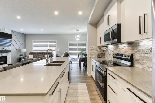 27 Prospect Place, Spruce Grove, AB - Indoor Photo Showing Kitchen With Double Sink With Upgraded Kitchen