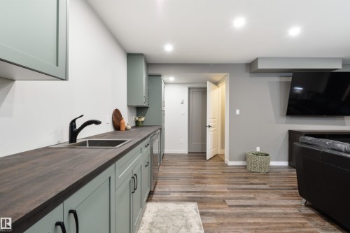 46 Longview Crescent, Spruce Grove, AB - Indoor Photo Showing Kitchen