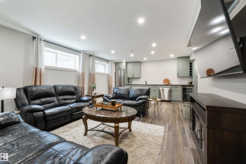 46 Longview Crescent, Spruce Grove, AB - Indoor Photo Showing Living Room