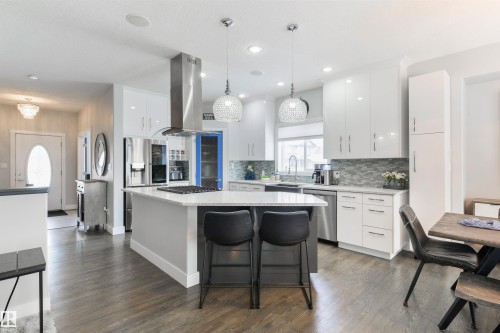 46 Longview Crescent, Spruce Grove, AB - Indoor Photo Showing Kitchen With Upgraded Kitchen