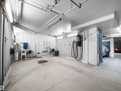 103 6703 172 Street, Edmonton, AB - Indoor Photo Showing Garage