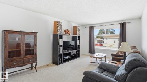 29 Mcnabb Crescent, Stony Plain, AB - Indoor Photo Showing Living Room
