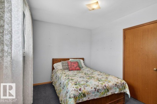 5216 89 Avenue, Edmonton, AB - Indoor Photo Showing Bedroom