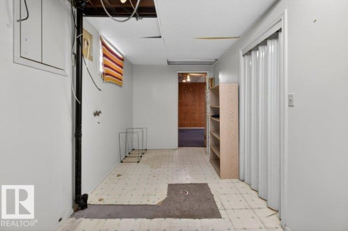 5216 89 Avenue, Edmonton, AB - Indoor