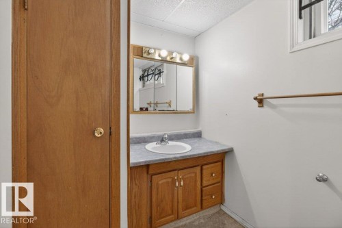 5216 89 Avenue, Edmonton, AB - Indoor Photo Showing Bathroom