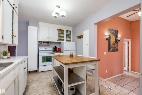 4426 53 Avenue, Leduc, AB - Indoor Photo Showing Kitchen
