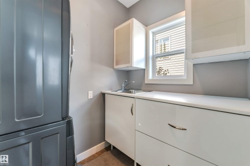 1920 69 St., Edmonton, AB - Indoor Photo Showing Other Room