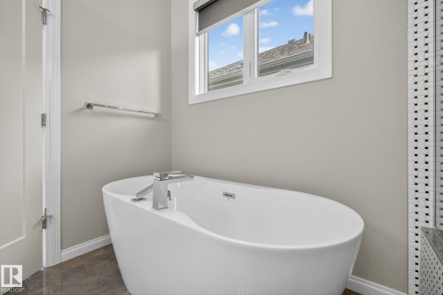 3419 Chickadee Drive, Edmonton, AB - Indoor Photo Showing Bathroom