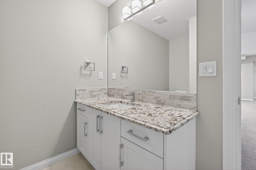 3419 Chickadee Drive, Edmonton, AB - Indoor Photo Showing Bathroom