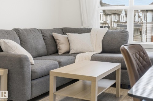 316 667 Watt Boulevard, Edmonton, AB - Indoor Photo Showing Living Room