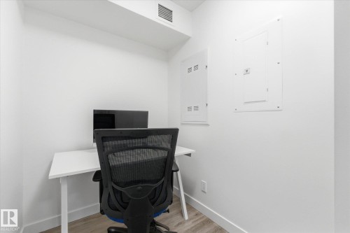 316 667 Watt Boulevard, Edmonton, AB - Indoor Photo Showing Office