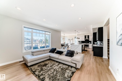3230 Whitelaw Drive Nw, Edmonton, AB - Indoor Photo Showing Living Room