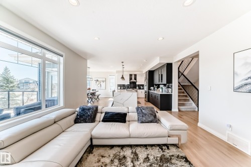 3230 Whitelaw Drive Nw, Edmonton, AB - Indoor Photo Showing Living Room